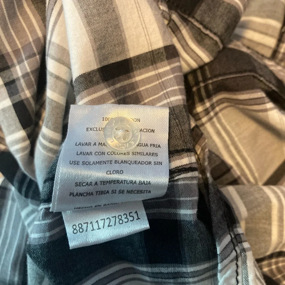 Levi's SZ XL black and gray Western style short sleeve Button Down Shirt